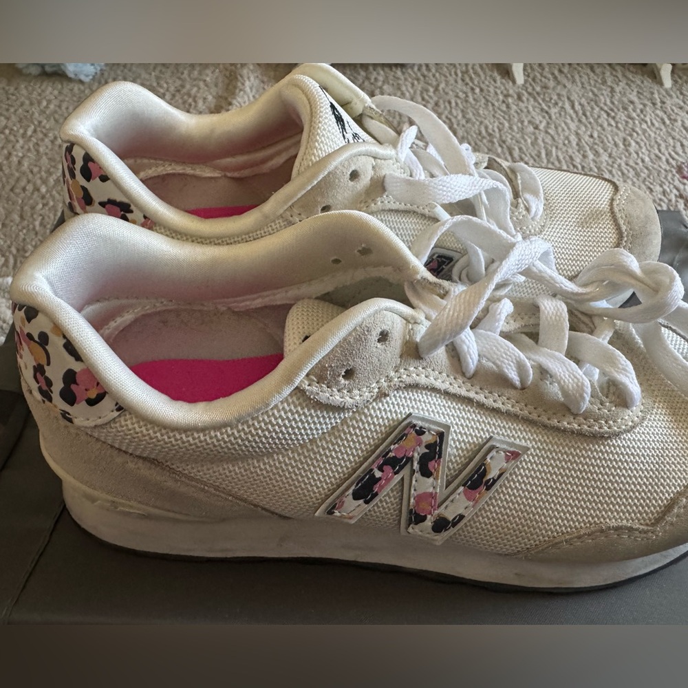 New Balance 115 women’s multi White Sneakers - Pre-loved EUC - Size 6